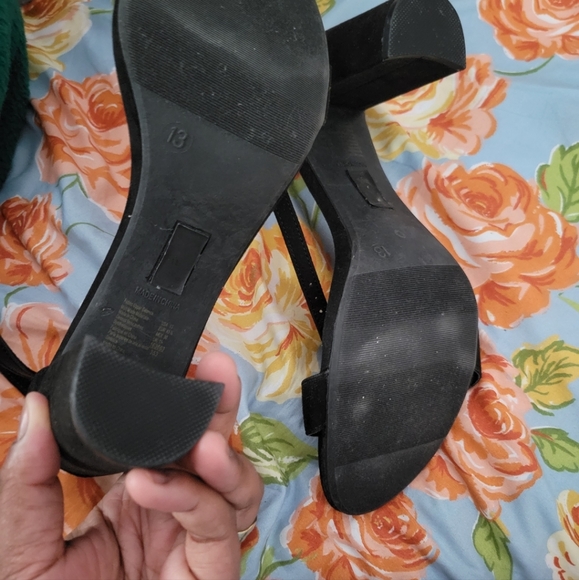 Sandals - Picture 2 of 3